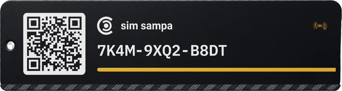 Tag SIM Sampa: etiqueta retangular preta com QR Code, marca do programa, ícone de transmissão de sinal, o código 7K4M-9XQ2-B8DT e faixa amarela